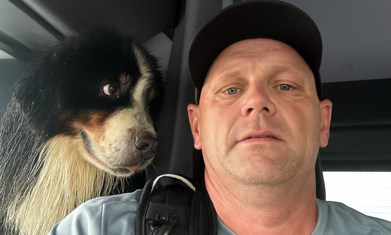 Gli occhi del cane dicono tutto dopo il drammatico salvataggio dalle inondazioni dell’uragano Gli occhi del cane dicono tutto dopo il drammatico salvataggio dalle inondazioni dell’uragano
