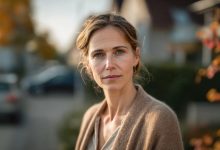 Sono tornata ieri a casa dopo il lavoro e sulla mensola c’era un bouquet di fiori, e vicino alla porta — delle scarpe che non conoscevo. Mi sono fermata, non credendo ai miei  occhi… 