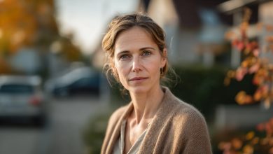 Sono tornata ieri a casa dopo il lavoro e sulla mensola c’era un bouquet di fiori, e vicino alla porta — delle scarpe che non conoscevo. Mi sono fermata, non credendo ai miei occhi… Sono tornata ieri a casa dopo il lavoro e sulla mensola c’era un bouquet di fiori, e vicino alla porta — delle scarpe che non conoscevo. Mi sono fermata, non credendo ai miei occhi…