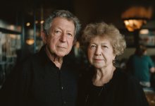 Il marito ha chiamato i suoi genitori per chiedere aiuto, ma loro hanno detto che “dobbiamo farcela da soli”