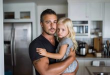 Tornato dopo un lungo viaggio di lavoro, ho sentito da mia figlia una frase che mi ha gelato il sangue: “Papà, portami in orfanotrofio,” all’epoca non sapevo ancora cosa si nascondesse dietro questa richiesta…