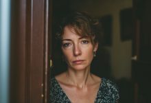 Il mio ex marito si è sposato per la seconda volta, e pensavo che non mi riguardasse più. Finché non ha suonato il campanello…