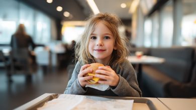 La mamma ha portato la figlia per la prima volta al McDonald’s. E questo giorno è diventato per me una lezione di gentilezza La mamma ha portato la figlia per la prima volta al McDonald’s. E questo giorno è diventato per me una lezione di gentilezza