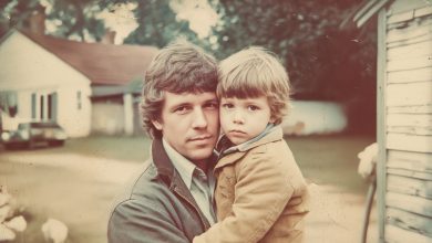 Quando avevo 18 anni, mio padre mi ha cacciato di casa. Anni dopo, mio figlio ha bussato alla sua porta — e ha fatto qualcosa che non mi sarei mai aspettato Quando avevo 18 anni, mio padre mi ha cacciato di casa. Anni dopo, mio figlio ha bussato alla sua porta — e ha fatto qualcosa che non mi sarei mai aspettato