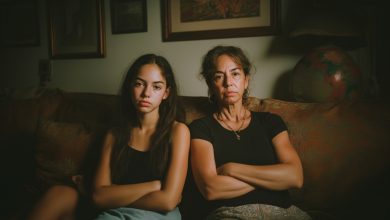 Mia figlia ha solo 17 anni, è rimasta incinta del suo ragazzo. Siamo andati dai suoi genitori in cerca di supporto e pensavamo di parlare del matrimonio… ma una frase della madre ha trasformato quella conversazione in un incubo…