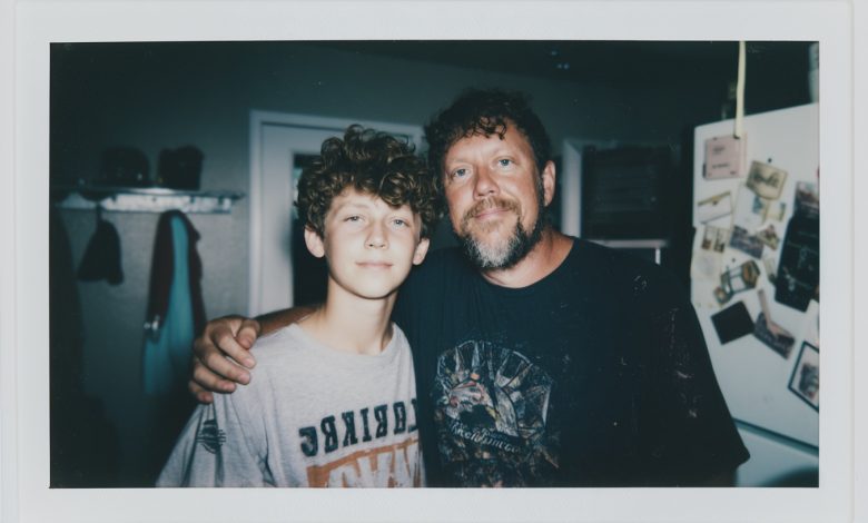 Ho chiamato mio padre un fallito perché non mi ha comprato un iPhone. Una settimana dopo ha avuto un infarto. In ospedale ho incontrato il suo capo, e quello che mi ha raccontato mi ha spezzato il cuore…