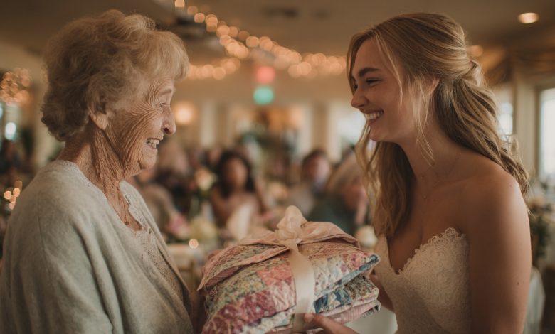 Quando mia nipote si è sposata, potevo regalarle solo una trapunta patchwork che ho cucito per un anno intero, ma la sua reazione al mio regalo mi ha portato alle lacrime…