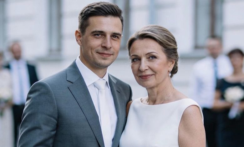 Mio figlio ha sposato una donna più grande di lui di 15 anni. Ero categoricamente contraria, ma dopo un anno è successo qualcosa che mi ha fatto rivedere tutto… Mio figlio ha sposato una donna più grande di lui di 15 anni. Ero categoricamente contraria, ma dopo un anno è successo qualcosa che mi ha fatto rivedere tutto…