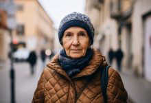 Ho iniziato a lavorare come donna delle pulizie a causa di una pensione miserabile… ma il primo stipendio mi ha fatto piangere…