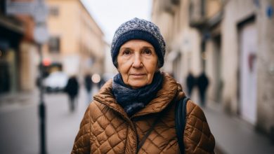 Ho iniziato a lavorare come donna delle pulizie a causa di una pensione miserabile… ma il primo stipendio mi ha fatto piangere…