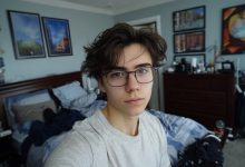 Mio figlio quindicenne ha cominciato a trattenersi a scuola ogni giorno dopo le lezioni. Diceva che andava in biblioteca, a fare allenamento o aveva lezioni private. Ero orgogliosa della sua responsabilità. Finché il preside non mi ha chiamato per chiedermi: “Perché tuo figlio salta le lezioni da due mesi? …