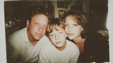 I miei genitori mi hanno cacciato dalla famiglia quando avevo 10 anni — e sono tornati solo quando sono diventato un uomo di successo, ma non per quello di cui sognavo da bambino…