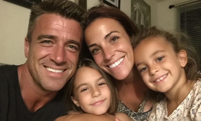 Per quindici anni mio marito diceva che lo stipendio era basso e io risparmiavo su tutto. Ho trovato per caso delle ricevute per l’affitto di un secondo appartamento e sono andata a vedere l’indirizzo. Quello che ho visto lì mi ha spezzato la vita… Per quindici anni mio marito diceva che lo stipendio era basso e io risparmiavo su tutto. Ho trovato per caso delle ricevute per l’affitto di un secondo appartamento e sono andata a vedere l’indirizzo. Quello che ho visto lì mi ha spezzato la vita…