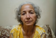 Ho accettato di prendermi cura di mio nipote gratuitamente, ma ho chiesto soldi per i due altri figli di mia nuora. Quando sono arrivata a casa loro, sono rimasta senza parole…