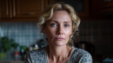 Mia suocera mi ha chiesto di ordinare un set di piatti online e ha promesso di restituirmi i soldi. Ho effettuato l’ordine. Poi ha chiesto dei coltelli. Poi dei bicchieri. Quando ho ricordato dei soldi, mio marito è tornato a casa infuriato e ha detto…