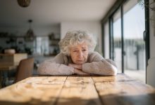 Ho lavorato all’estero per cinque anni per comprare una casa per mia madre. Ma quando sono tornata, l’incontro con lei non è stato affatto come me lo immaginavo…