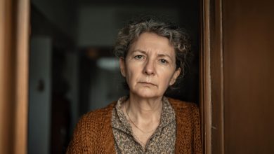 La mia vicina di sopra allagava costantemente il mio appartamento e si rifiutava di pagare per le riparazioni. Ho sopportato per un anno. Poi, per caso, venni a conoscenza di un suo segreto. E l’ho usato in modo tale che lei stessa venne da me con i soldi e delle scuse…