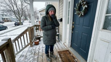 Mio marito mi ha chiusa fuori al freddo — e ciò che ho visto dentro ha cambiato tutto
