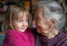 La vicina ha rifiutato di pagare mia madre di 73 anni per aver accudito sua figlia, dicendo che «tanto sta a casa senza fare nulla» — così non ho resistito e  sono intervenuta per risolvere la questione…