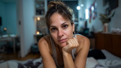 Un’amica mi ha chiesto di fingere di essere sua sorella per una cena — a metà serata è arrivata la polizia