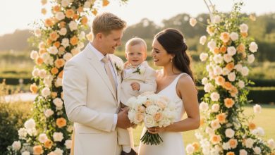 Mia madre mi ha rinnegato per essermi sposato con una madre single. Tre anni dopo è venuta a casa nostra — e si è messa a piangere