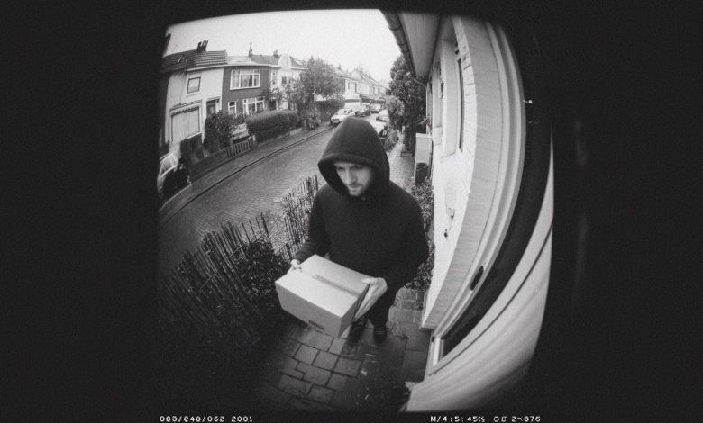 I miei pacchi sparivano uno dopo l’altro. Ho trovato un modo per catturare il ladro…