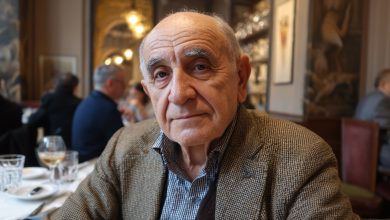 Un uomo di 67 anni mi ha invitato a cena. Sono andata via quando sua figlia di 30 anni mi ha fatto una domanda indelicata sulla mia situazione finanziaria…