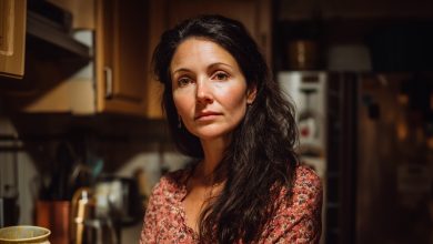 Sono tornata dal lavoro prima e ho sentito una risata femminile in cucina. A quel tempo ancora non sapevo come sarebbe finita quella sera…