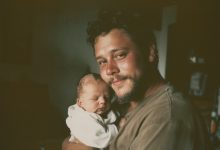 Mia moglie mi ha lasciato insieme a nostro figlio neonato sordo ancora in ospedale, e dopo 20 anni è tornata con una richiesta stringente per lui…