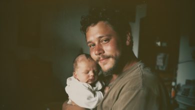 Mia moglie mi ha lasciato insieme a nostro figlio neonato sordo ancora in ospedale, e dopo 20 anni è tornata con una richiesta stringente per lui…