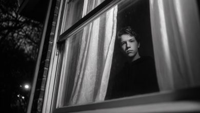 Il figlio del vicino mi inviava ogni notte segnali in codice Morse. Un giorno cambiò il segnale, e mi venne un brivido.