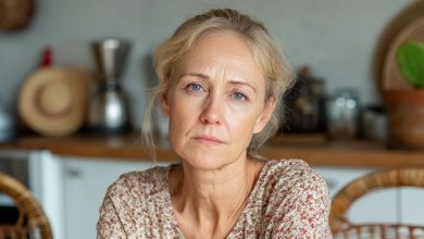 Ero sicura di fare la cosa giusta aiutando mio figlio maggiore. Ma quando ho aperto la porta dell’appartamento del minore, ho capito quale terribile errore avevo commesso…