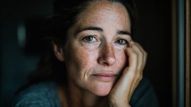 Il mio patrigno tradiva mia madre, e lei taceva, quando l’ho scoperto, ho subito deciso di fargliela pagare in modo che se ne pentisse per tutta la vita…