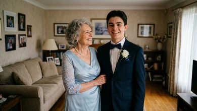 Ho chiesto a mia nonna di essere la mia accompagnatrice al ballo perché non ci era mai andata — quando la mia matrigna lo scoprì, fece qualcosa di imperdonabile…