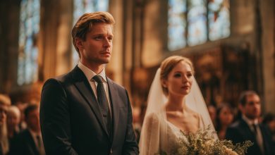 Ho aiutato una donna che piangeva in aeroporto — due anni dopo è entrata nella chiesa durante il mio matrimonio