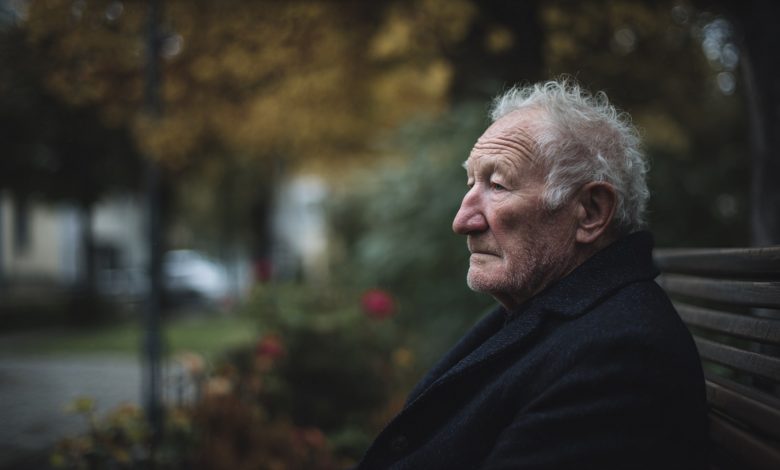 Per trent’anni ha seduto sulla stessa panchina nel parco. Un giorno, una sconosciuta si è seduta accanto a lui Per trent’anni ha seduto sulla stessa panchina nel parco. Un giorno, una sconosciuta si è seduta accanto a lui