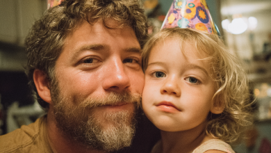 La vigilia di Natale mi è scoppiata una gomma in un’autostrada deserta — accanto ho trovato una scatola che ha cambiato la mia vita per sempre