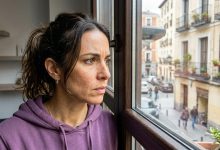 Pensavo che mio marito fosse scomparso per sempre — poi si è trasferito accanto a casa mia con un’altra donna e un bambino che aveva il mio nome