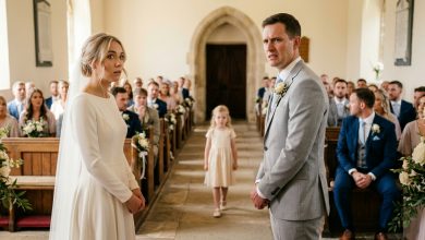 Proprio durante la cerimonia nuziale, una bambina entrò nella sala e si diresse verso il mio fidanzato