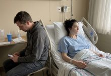 Mio marito ha deciso di distruggermi subito dopo che gli ho salvato la vita — ma nostra figlia ha detto al giudice: «Posso mostrare qualcosa di cui la mamma non sa nulla?»