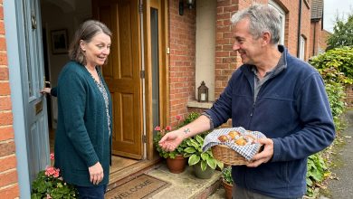 Per trent’anni ho pensato che fosse morto in un incendio — finché un nuovo vicino non ha bussato alla mia porta