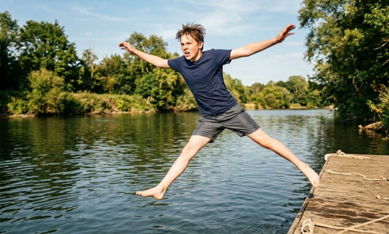 Un adolescente si è tuffato in un fiume ghiacciato per salvare un cane — e la mattina seguente davanti a casa sua si è fermato un SUV nero