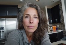 Ho venduto l’appartamento di mia madre e ho dato a mio fratello la metà — anche se l’intera eredità era stata lasciata a me. Lui ha preso i soldi. Sei mesi dopo mi ha citato in giudizio…