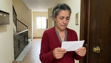 Mia figlia ha smesso di chiamare. Dopo due settimane di silenzio mi sono recata al suo indirizzo. Aveva lasciato una busta con la scritta “Per mamma, quando verrai”.