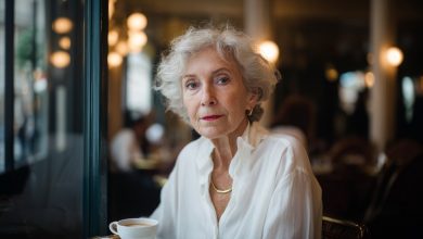 Mio figlio mi ha invitato a pranzo per la prima volta in due anni. Ero felice come un bambino. Ma quando hanno portato il dessert, ha tirato fuori dei documenti e mi ha chiesto di firmare…