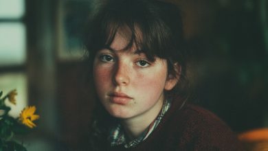 I miei parenti pensavano di rubare a un vecchio cieco — poi si è tolto gli occhiali e li ha guardati dritto negli occhi