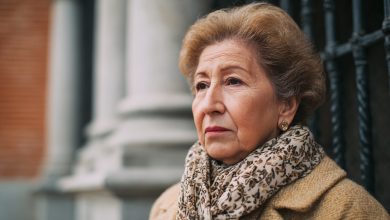 Mia figlia mi ha invitato a pranzo la domenica e ha detto che dovevamo parlare. Anche suo marito e sua madre erano a tavola. Quello che ho sentito mi ha fatto alzare e andarmene senza dire una parola.