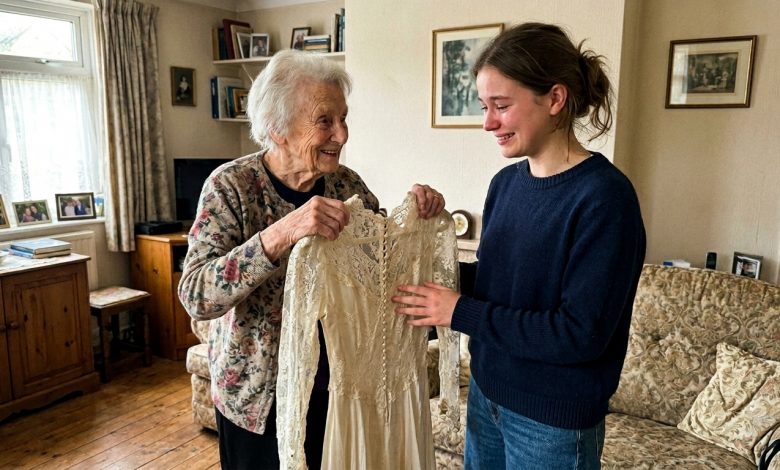 Ho deciso di indossare l’abito da sposa di mia nonna in suo onore – Ma mentre lo modificavo, ho trovato una nota nascosta che ha rivelato la verità sui miei genitori