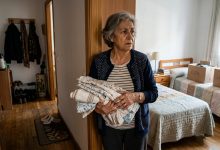 Mio figlio e sua moglie si sono trasferiti da me durante la loro ristrutturazione. La ristrutturazione è finita un anno fa. Ieri mia nuora mi ha detto che avrei dovuto dormire nella stanza più piccola perché si sentivano stretti.