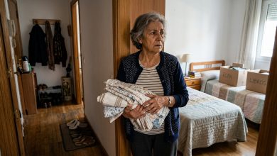 Mio figlio e sua moglie si sono trasferiti da me durante la loro ristrutturazione. La ristrutturazione è finita un anno fa. Ieri mia nuora mi ha detto che avrei dovuto dormire nella stanza più piccola perché si sentivano stretti.